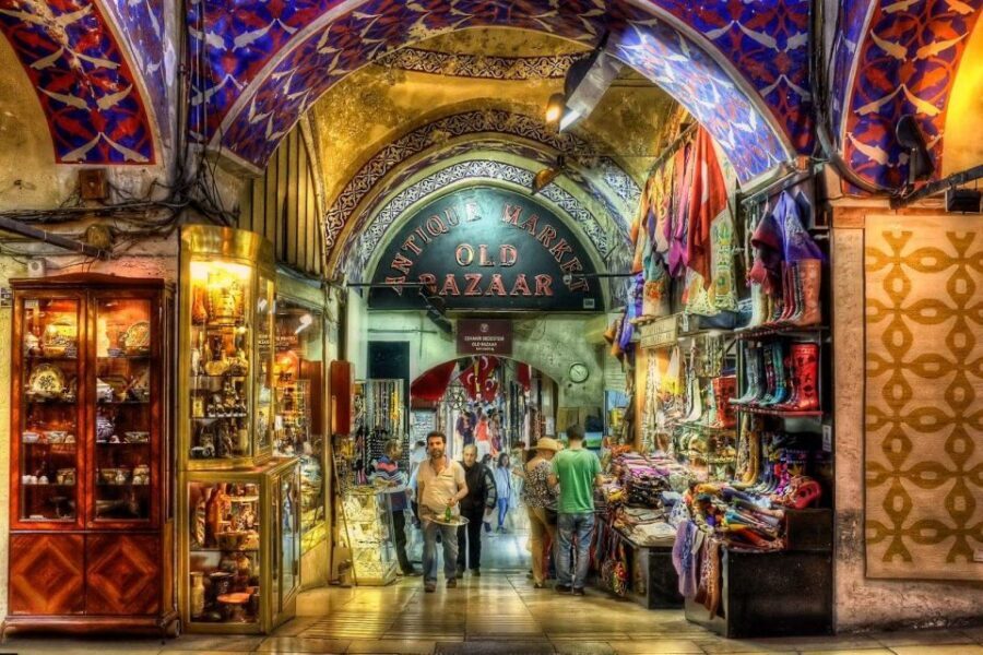Istanbul: Old City Full-Day Tour with Lunch and Hotel Pickup - Topkapi Palace: Ottoman power in rooms, courtyards, and artifacts