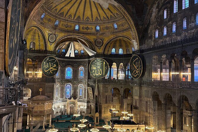 Istanbul Old City Highlights and Hidden Gems Tour - Basilica Cistern: The 6th-Century Underground Stop That Breaks Up the Day