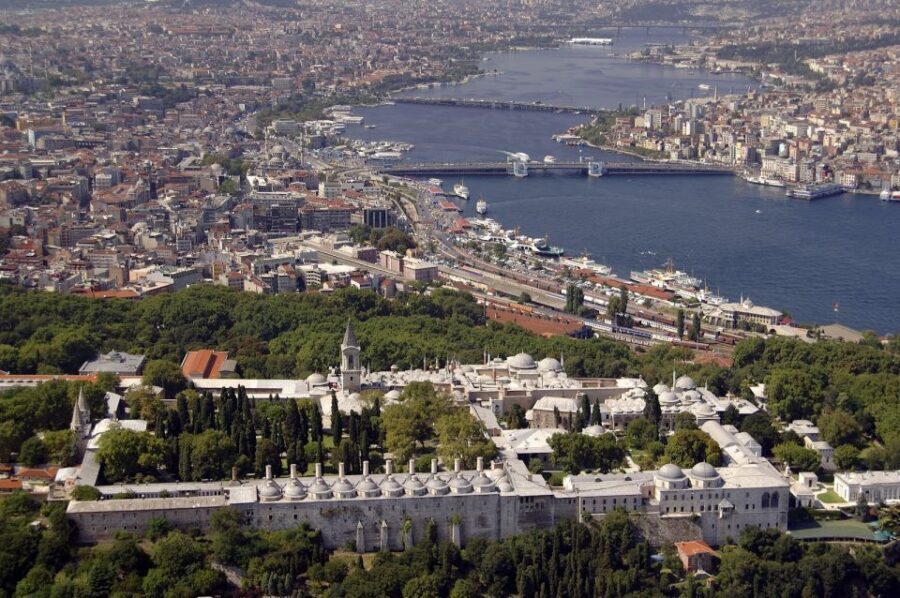 Istanbul Old City to Grand Bazaar Tour - Hagia Sophia: A Dome With a Split Personality