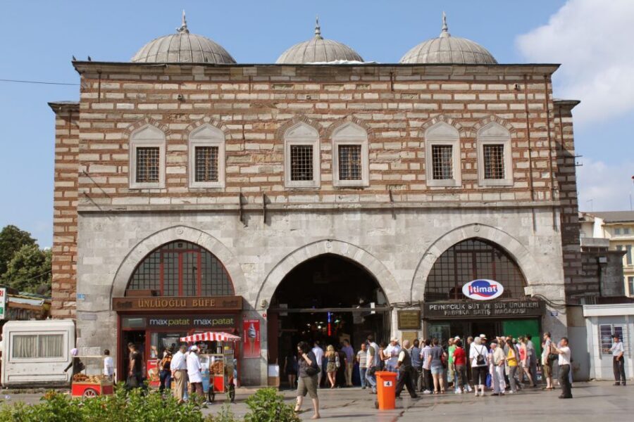 Istanbul: Old Town Highlights Tour & Bosphorus Cruise - Getting Around: Pickup Points, Waiting, and Pace