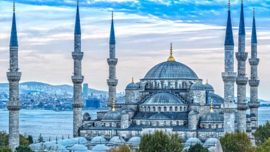 Istanbul: Old Town Tour and Bosphorus Lunch Cruise - Blue Mosque (Sultanahmet Mosque): the stop that sets the tone