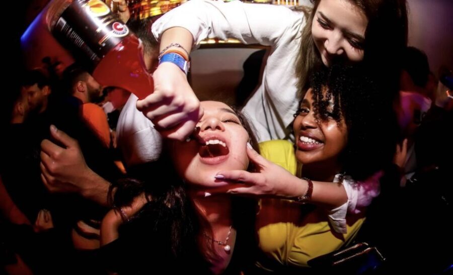 Istanbul: Party Pub Crawl with Party Bus - Why This Istanbul Pub Crawl Feels Easy (Even If You’re Solo)