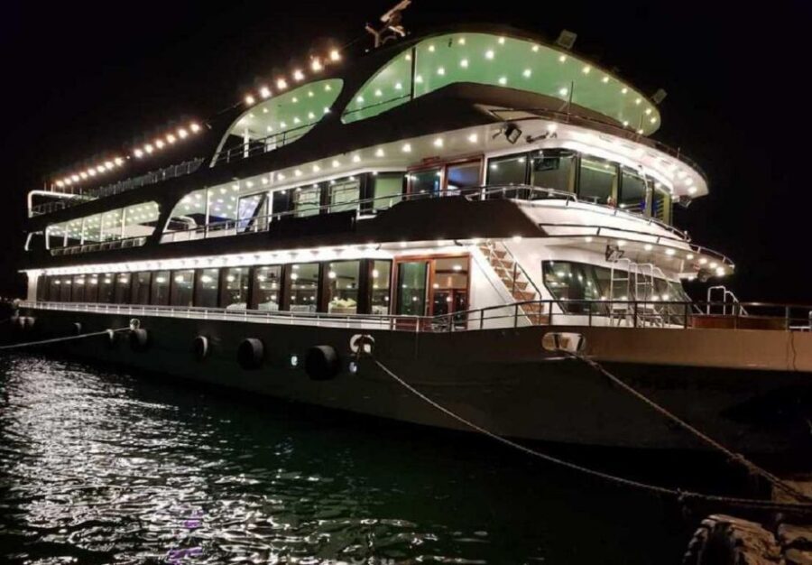 Istanbul: Pasha Istanbul Dinner Cruise - Golden Horn, Süleymaniye, and Galata from the water