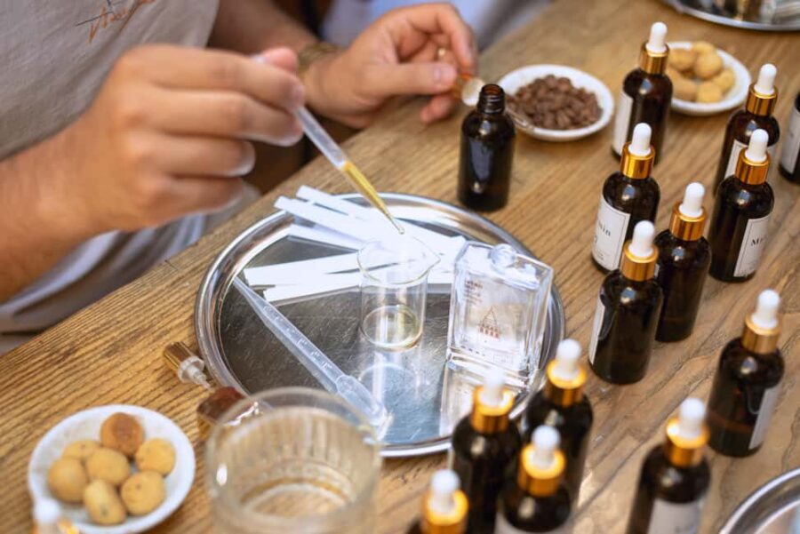 Istanbul: Perfume Making Workshop with Snacks and Drinks - Snacks, Tea, Coffee, and Landmark Chat While You Mix