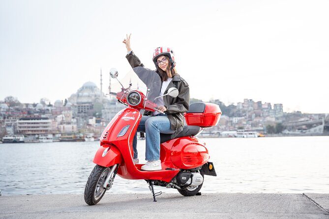 Istanbul Photoshoot tour with Local Photographer - Stop 4: Yeni Camii (400-Year-Old) and Closing the Story