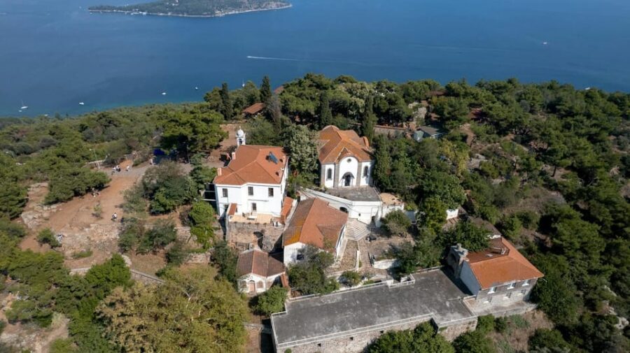 Istanbul: Princes Islands Walking Full-Day Tour - Büyükada first impressions: mansions, quiet lanes, and no cars