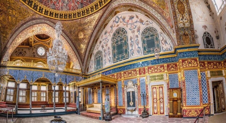 Istanbul: Private Guided Walking Tour - Basilica Cistern (Yerebatan Cistern): the shock of going underground