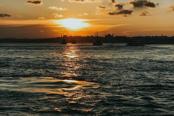 Istanbul Private Yacht Sunset Tour - 2 Hours - Dolmabahce + Beylerbeyi: Ottoman elegance with a European touch