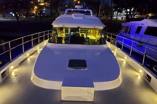 Istanbul Private Yacht Tour - 2 Hours - Fortresses on Both Sides: Anadoluhisarı and Rumelihisarı Views