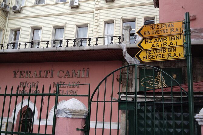 Istanbul Sahaba Tombs Tour - Eyup Sultan Mosque and the underground tomb area