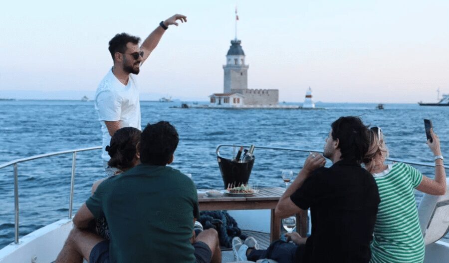 Istanbul: Small Group Yacht Tour with Unlimited Wine - Hagia Sophia at Sunset: Why This Timing Works