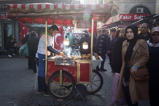 Istanbul Street Photo Tour - Stop 3: Eminönü Square and Inside 15th-Century Working Buildings