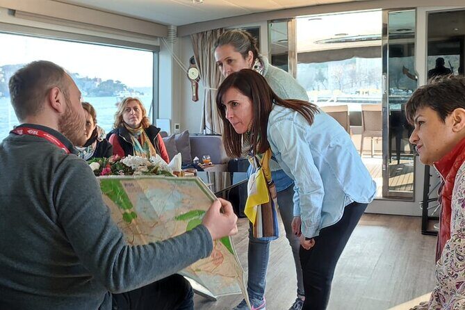 Istanbul Sunset Cruise on Luxury Yacht - Guided Group Cruise - The Live Guide Experience: How the Commentary Works
