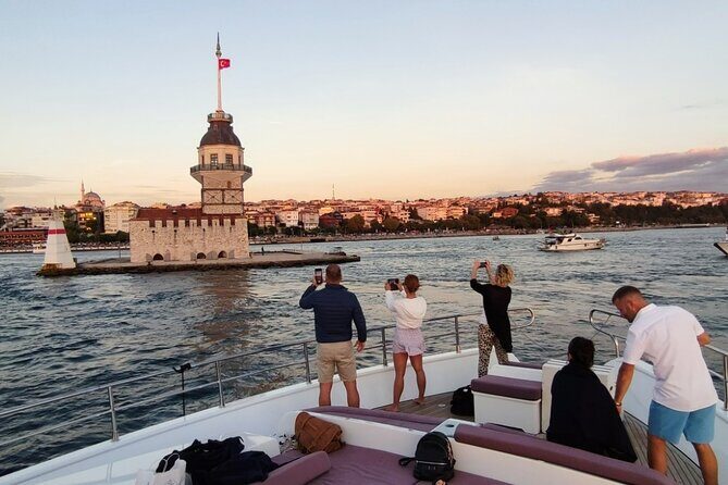 Istanbul Sunset Cruise on the Bosphorus - The historic peninsula, seen from water: a fast way to orient your Istanbul