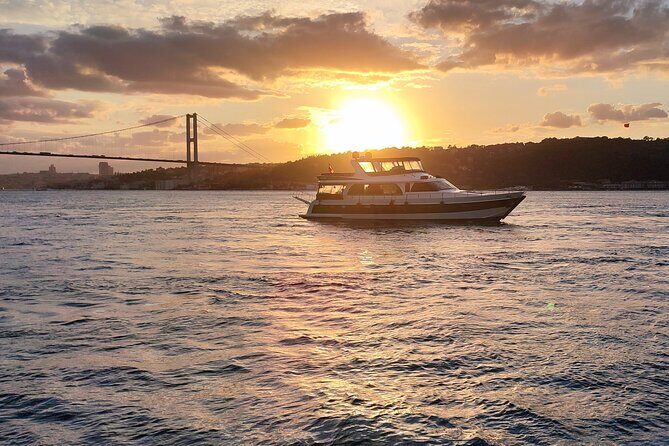 Istanbul Sunset Cruise With Luxury Yacht On Bosphorus - Maiden’s Tower: the romantic icon—and how the cruise handles it