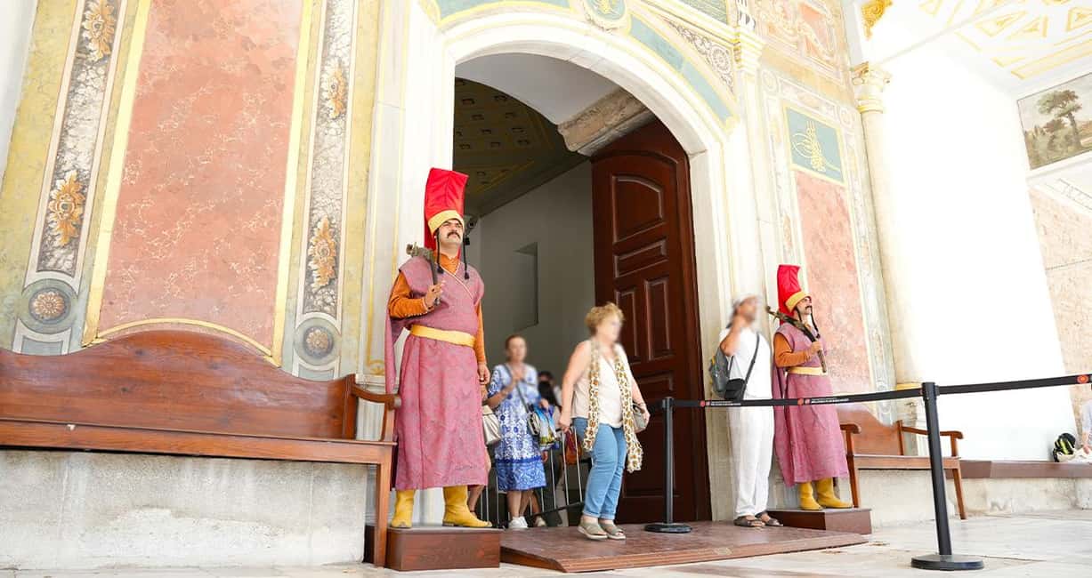 Istanbul: Topkapi and Harem Tour with Skip-the-Line Ticket - The Live-Guided Portion: Council Hall, Arms, and Holy Relics