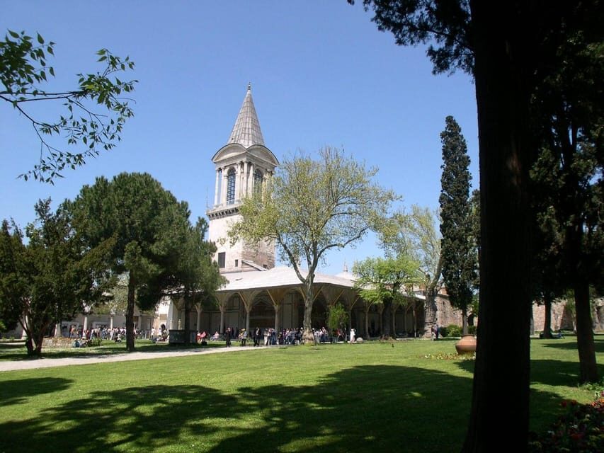 Istanbul: Topkapi Palace and Harem Ticket with Audio Guide - What the escort actually covers (and what it doesn’t)