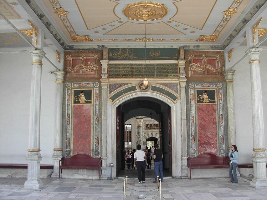 Istanbul: Topkapi Palace and Harem Ticket with Audio Guide - Topkapi Palace walkthrough: courtyards, rooms, and the treasury feel