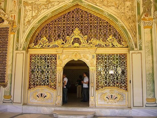 Istanbul: Topkapi Palace Guided Tour - Topkapi Palace with a guide: what you’re really buying