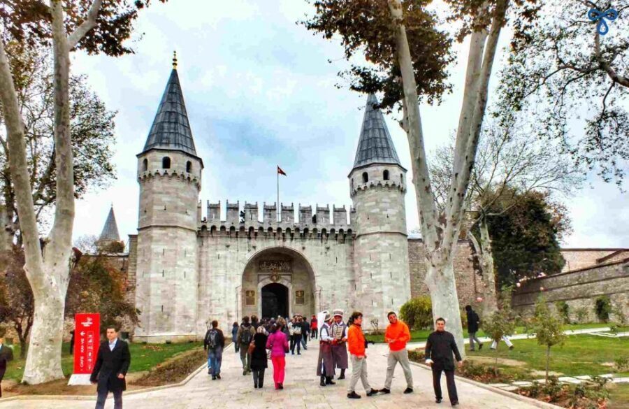 Istanbul: Topkapi Palace Guided Tour - Logistics that can make or break your experience