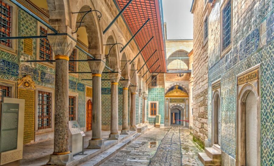 Istanbul: Topkapi Palace & Harem Tour Skip-the-Line Ticket - Treasury and collections: weapons, jewels, and porcelain with a backstory