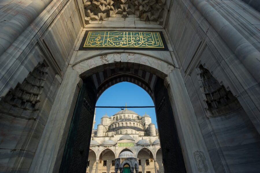 Istanbul: Tour of Hagia Sophia and Blue Mosque By Night - Why this “by night” plan works in Sultanahmet