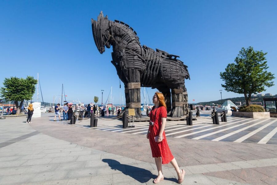 Istanbul: Troy Guided Bus Tour with Ferry Tickets & Lunch - From Istanbul to Troy: the reality of the 16-hour rhythm