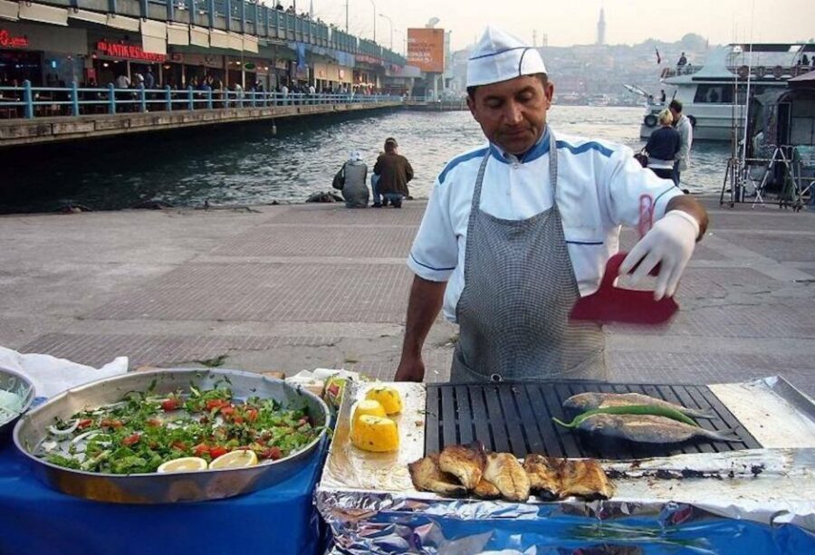 Istanbul: Turkish Food Tour in Kadikoy Across the Bosphorus - The Bosphorus ferry ride: a fast lesson in city geography