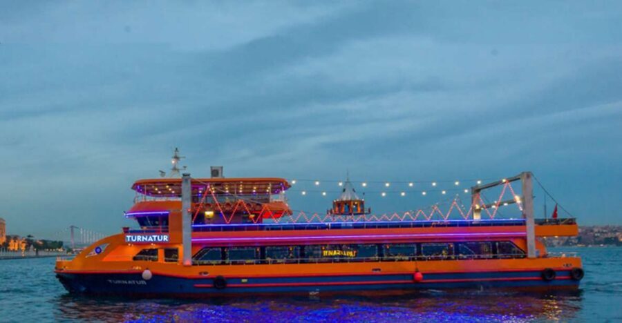 Istanbul: Turkish Night on the Bosphorus Dinner Cruise - Why a Bosphorus dinner cruise feels different at night