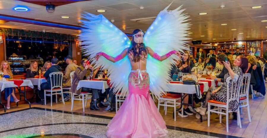 İstanbul: Turkish Night On the Bosphorus with Private Table - Dinner on a private table (or not): what the meal is really like