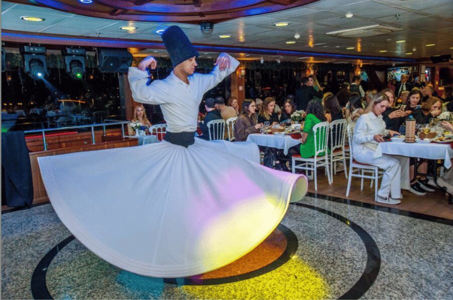 İstanbul: Turkish Night On the Bosphorus with Private Table - Private table reality check: 360 view is the selling point
