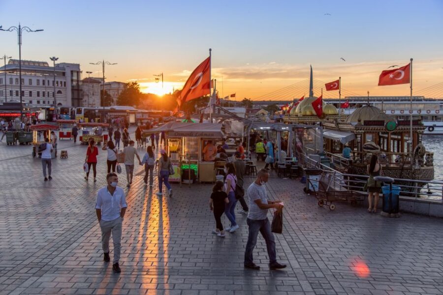 Istanbul: Two Continents Evening Bus Tour with Commentary - Eminönü to the Galata Area: City Energy and Bridge-Adjacent Views