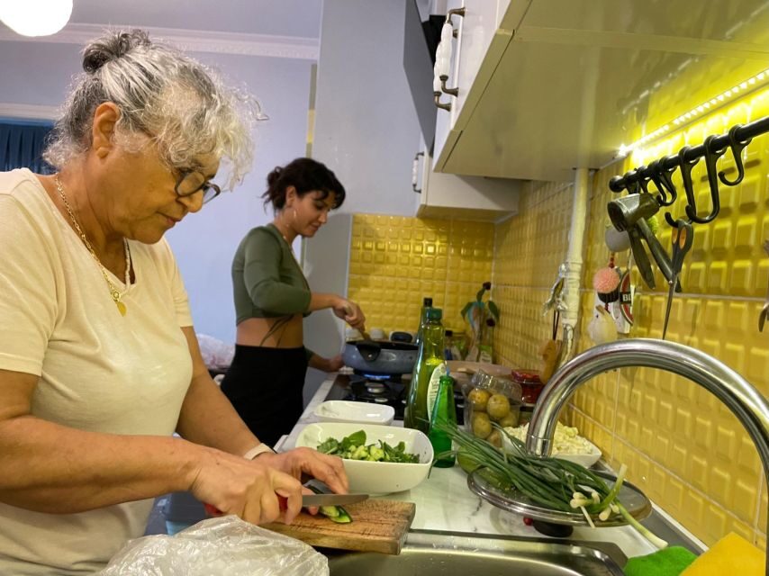Istanbul: Vegan/Vegetarian Cooking Class with Locals at Home - Entering a Local Kitchen Near Taksim