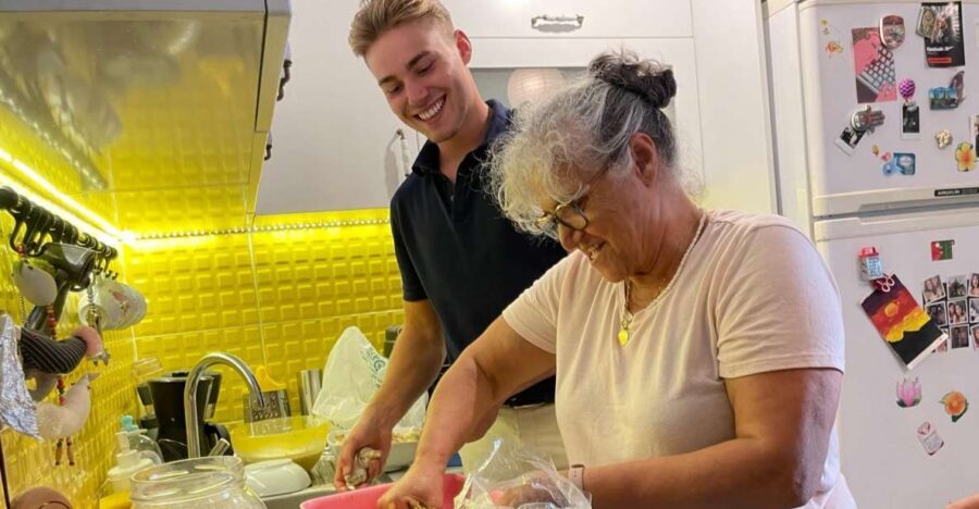 Istanbul: Vegan/Vegetarian Cooking Class with Locals at Home - Tea, Warm Conversation, and a More Relaxed Start