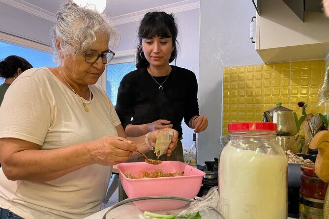 Istanbul Vegan/Vegeterian Cooking Class with Locals at Home - Getting to Beyoğlu and walking into a home kitchen