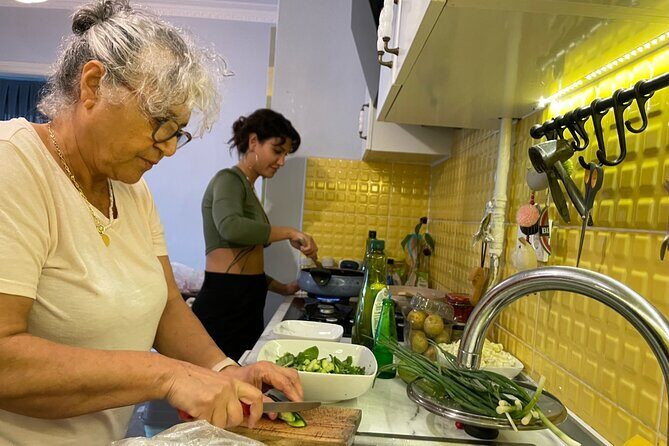 Istanbul Vegan/Vegeterian Cooking Class with Locals at Home - Quick practical tips before you go