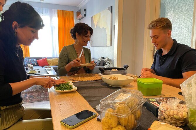 Istanbul Vegan/Vegeterian Cooking Class with Locals at Home - Tea, chat, and the feel-good rhythm of cooking together
