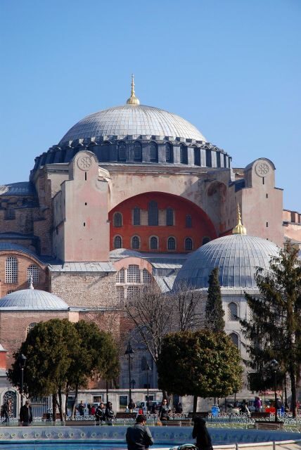 Istanbul Walking Tour: Discovering Old Town - Hagia Sophia: Where the Line Is the Enemy