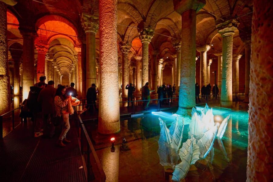 Istanbul Walking Tour: Mosques, Palace, Cistern with Lunch - Basilica Cistern: the calm shock of walking under ancient water