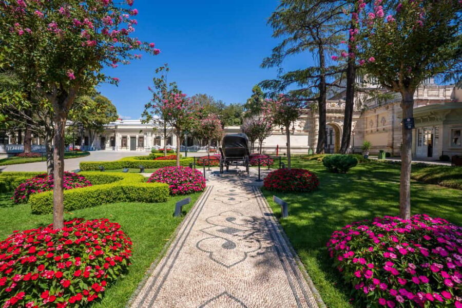 Istanbul: Yildiz Palace & Museum Skip the Ticket Line Entry - Finding Valide Gate and entering smoothly (skip-the-line, not skip-the-checks)