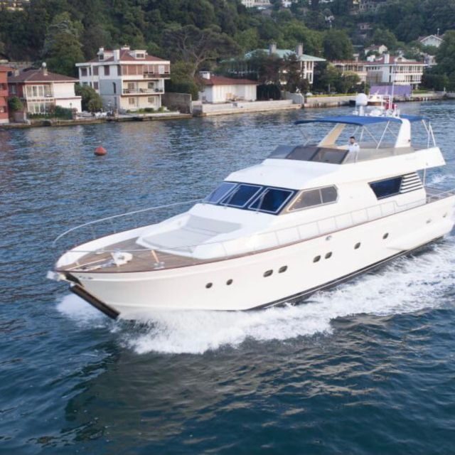 Istanbul:Golden Horn&Bosphorus Sunset Cruise on Luxury Yacht - Beylerbeyi Palace and Üsküdar seaside: Asia shore views that land differently