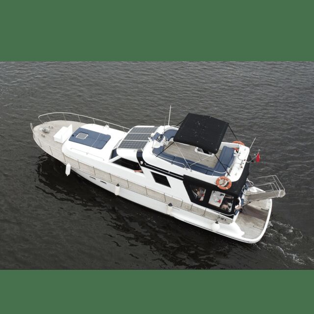 İstanbul:Private Luxury Yacht on Bosphorus 14 Meter(46 feet) - Tea, Coffee, Nuts, and the Food Options That Fit Your Party Style