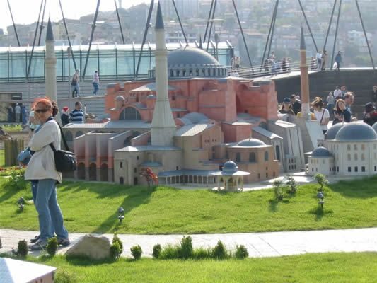 Istanbul's Golden Horn, Eyüp, Miniatürk & Pierre Loti Tour - Eyüp Sultan Mosque & Tomb: Istanbul’s sacred pull, up close