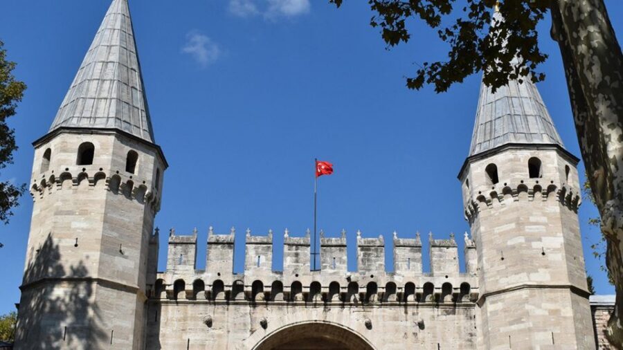 Istanbul's Popular Duo: Hagia Sophia & Topkapı Palace - What to bring and what to wear for an easier day