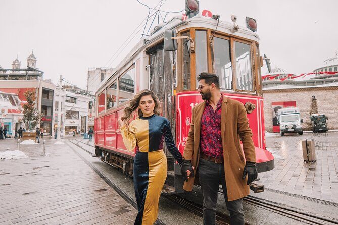 Love in Istanbul: Perfect Photo Moments at Iconic Locations - How a private photo session fits real Istanbul time