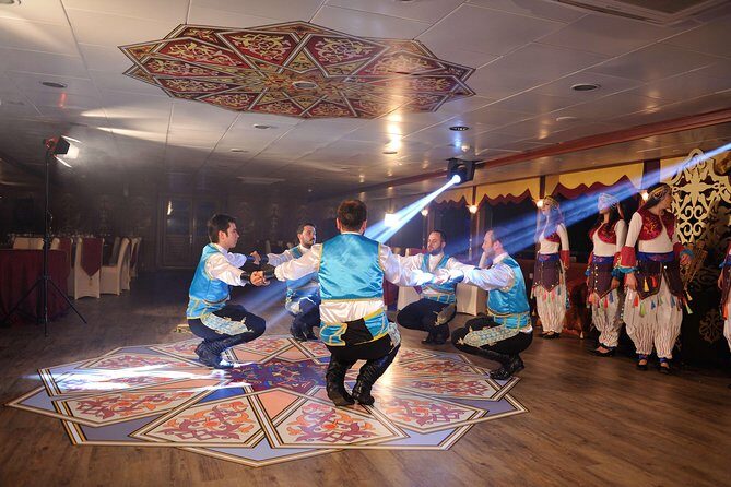 Luxury Bosphorus Dinner Cruise & Shows Private Table & Free Wi-Fi - Service and Boat Comfort: What to Expect on a Shared Night Cruise