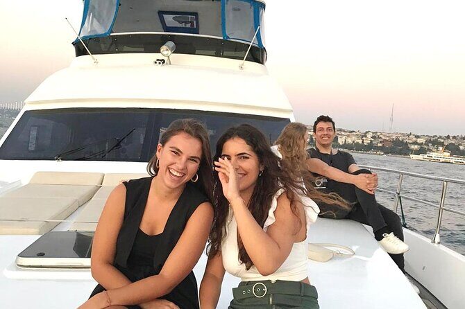 Luxury Sunset Yacht Cruise on the Bosphorus – Refresh & Relax - Asian shore moments: Beylerbeyi Palace, Kasımpaşa? (and the real stars)