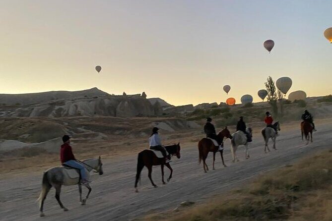 Magical horse ride with balloon in Cappadocia - Sunrise balloons from the saddle: the highlight moment