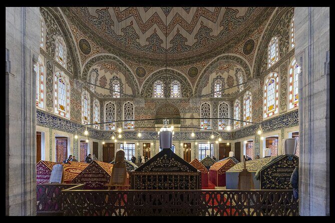 Photograph Istanbul - Customizable themes: a cat-focused example that shows the flexibility