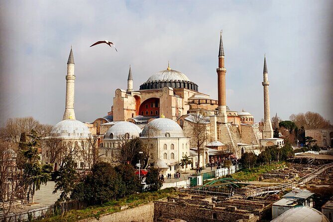 Private 5-6h: Topkapi + Hagia Sophia + Blue Mosque + Grand Bazaar - How this 5-6 hour route keeps Istanbul from overwhelming you